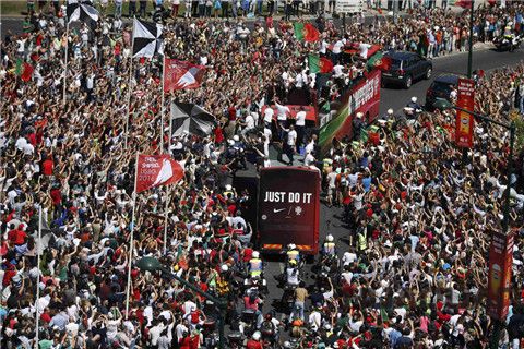 葡萄牙凱旋,萬(wàn)人空巷 葡萄牙凱旋,萬(wàn)人空巷