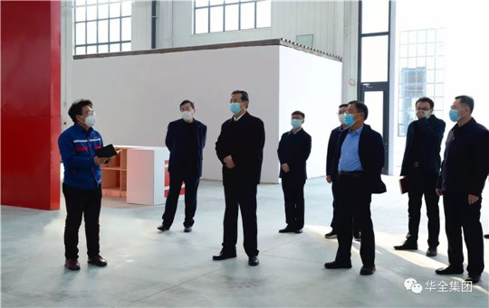 華全集團總經(jīng)理趙立增向李蘭祥領(lǐng)導一行作詳細匯報