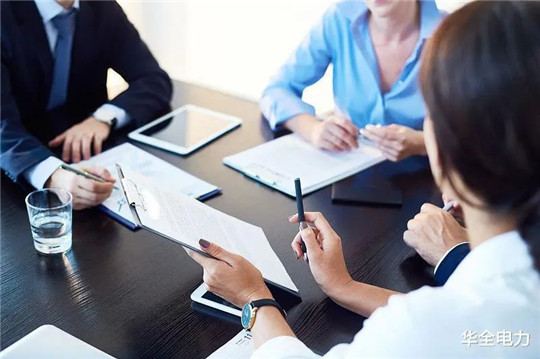 客戶參觀完華全數(shù)字化工廠，當(dāng)場(chǎng)簽訂600kw發(fā)電機(jī)組合同